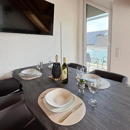Apartment 3 Apartment, 110 Qm, Max 5 Personen, Balkon, Parkplatz, Internet 250 Mbit Gaertringen