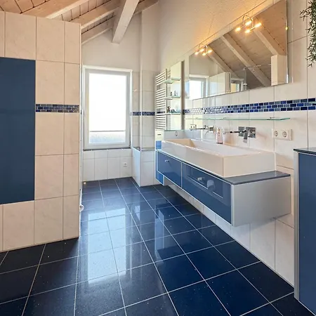 3 Apartment, 110 Qm, Max 5 Personen, Balkon, Parkplatz, Internet 250 Mbit Apartment