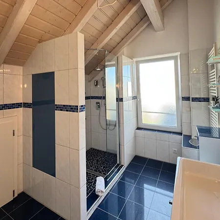 Apartment 3 Apartment, 110 Qm, Max 5 Personen, Balkon, Parkplatz, Internet 250 Mbit