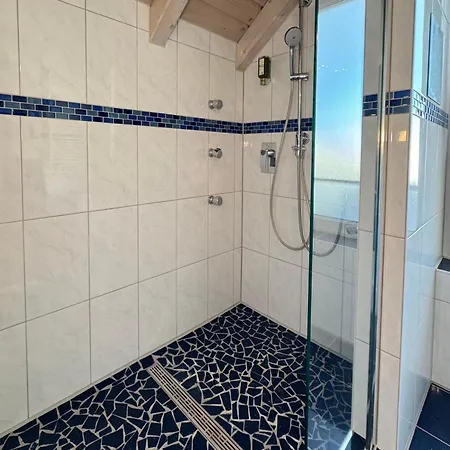 Apartment 3 Apartment, 110 Qm, Max 5 Personen, Balkon, Parkplatz, Internet 250 Mbit *