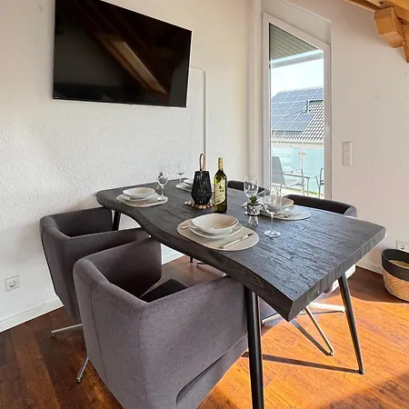 3 Apartment, 110 Qm, Max 5 Personen, Balkon, Parkplatz, Internet 250 Mbit Apartment